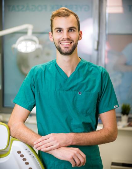 Dr. Kerkovits Bálint - Oral surgeon resident Dr. Kerkovits Bálint - Oral surgeon resident