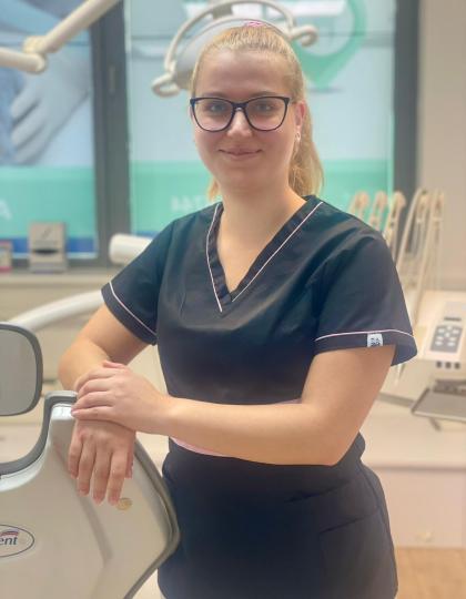 Vámosi Daniella - Fogászati asszisztens Vámosi Daniella - Fogászati asszisztens