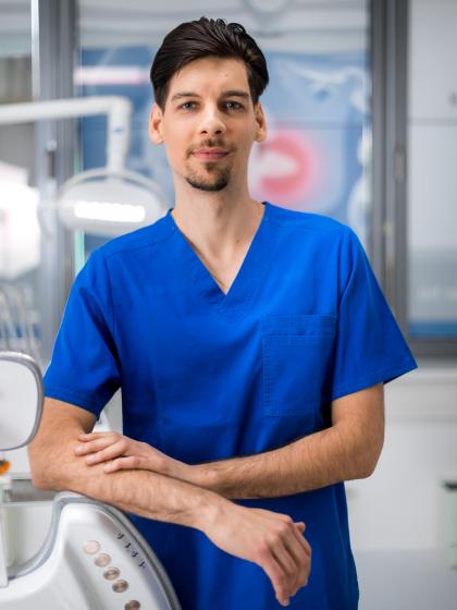 Dr. Gyömbér Zoltán - Dentist