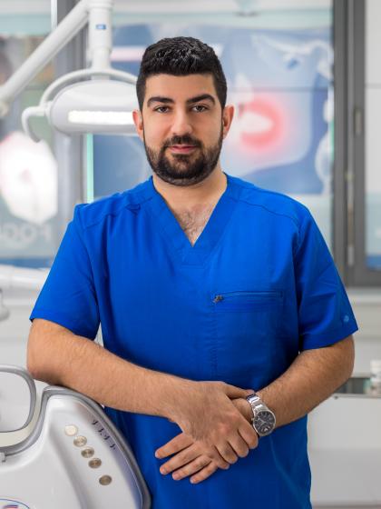 Dr. Mohammad Davami - Fogszabályozó Szakorvos