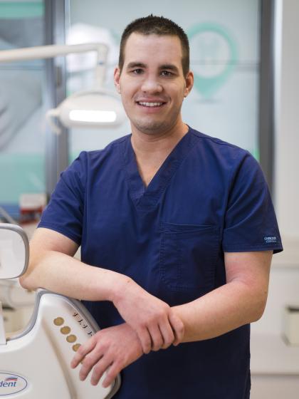 Dr. Babó Dániel István - Dentist