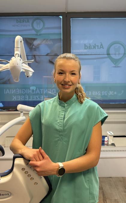 Dr. Jáni Fanni - Dentoalveoláris szájsebész szakorvos