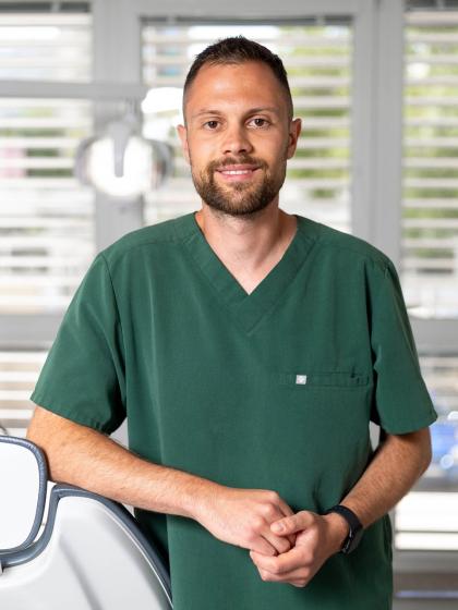 Dr. Kovács Dávid - Dento-alveoláris sebész
