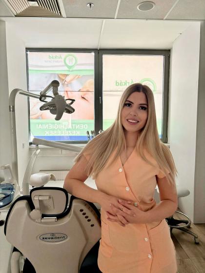 Hegedűs Dóra - Fogászati asszisztens